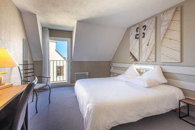 chambre avec lit double - hotel le pouldu